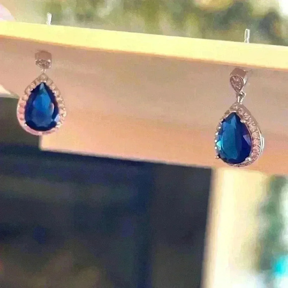 Genevive .925 Sterling Silver Earrings w/CZ Blue and White Stones 1”L - Picture 4 of 5